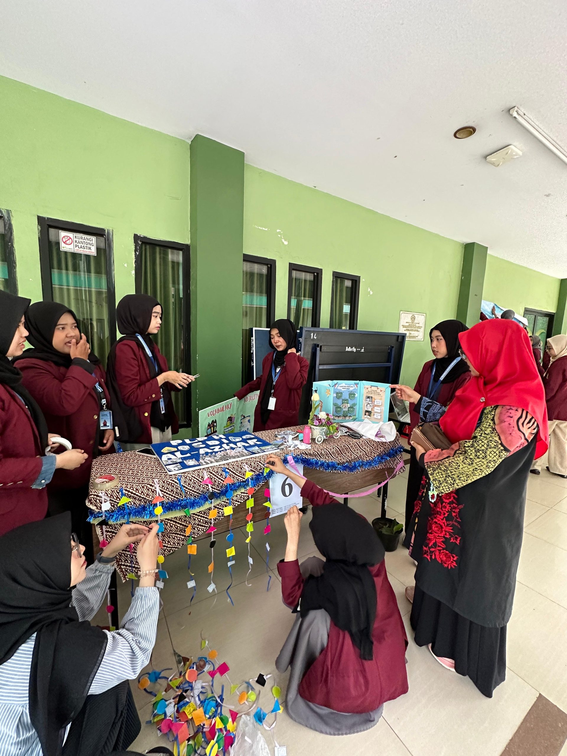 Gelar Karya Proyek Mahasiswa PGSD PLP Holistik 2025 Sukses Digelar di Gedung B FKIP